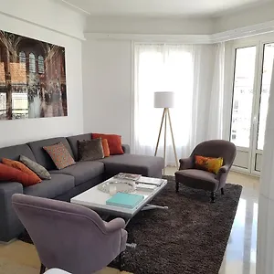 Centre Carre D'or Apartment